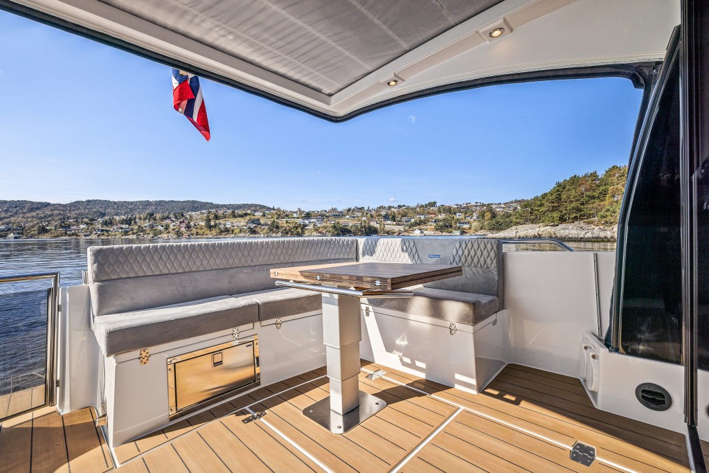Skilso 39 Seating — FlexiTeek synthetic teak installation
